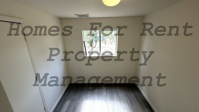 Building Photo - 113 Harris Dr