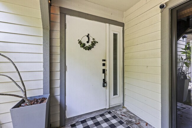 Building Photo - 13400 Bedford Mews Ct