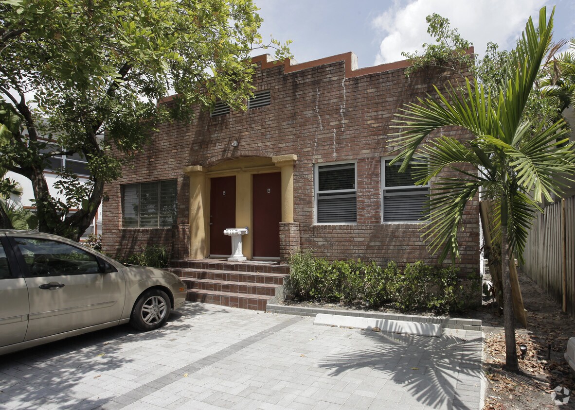 Primary Photo - 905 SE 2nd Ct