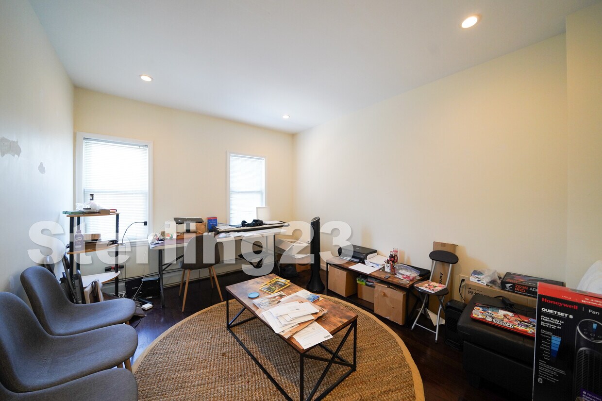 Primary Photo - 2233 24th St