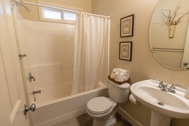 Foto del edificio - 2412 S Marypost Ave