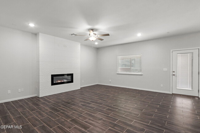 Building Photo - 804 Blingwood