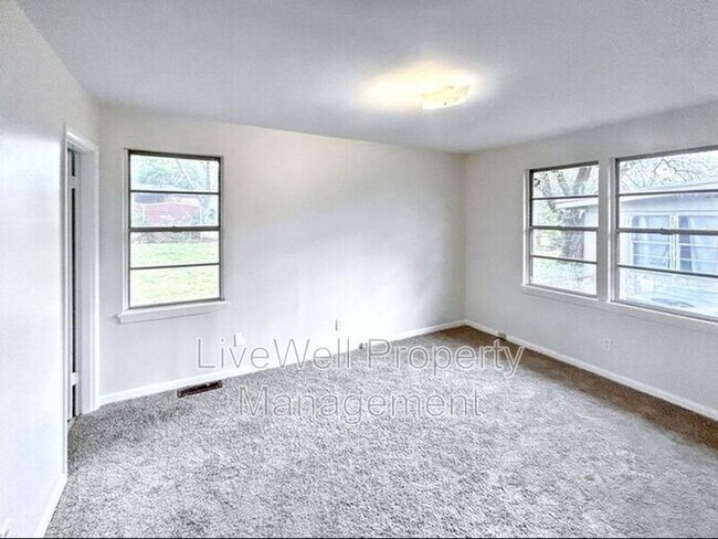 Foto del edificio - 1205 Woodward Rd