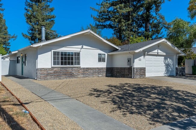 Foto del edificio - 4 bed/ 3 bath Single-Family Home in North ...