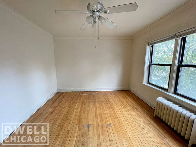 Foto del edificio - 2950 N Seeley Ave