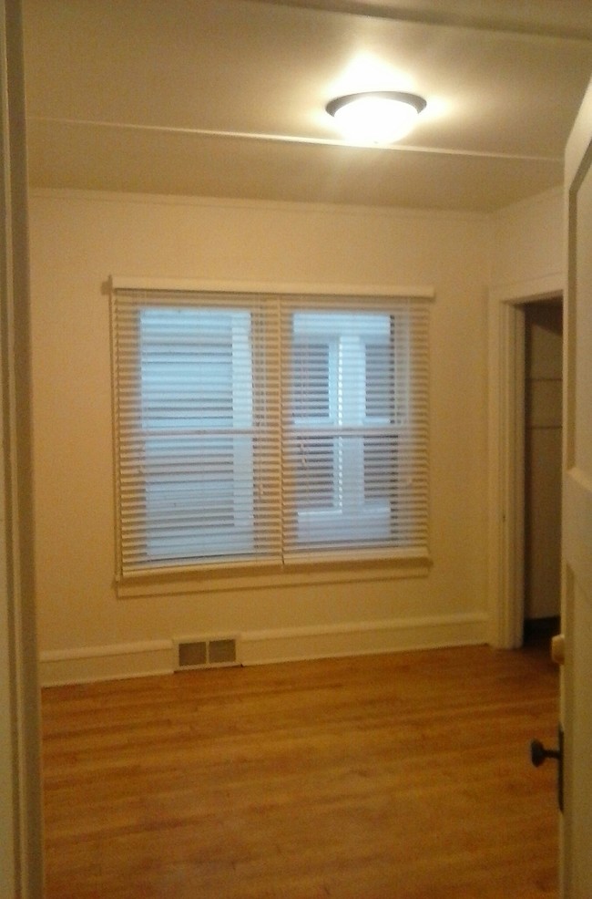 Foto del edificio - 323 W Wilson St