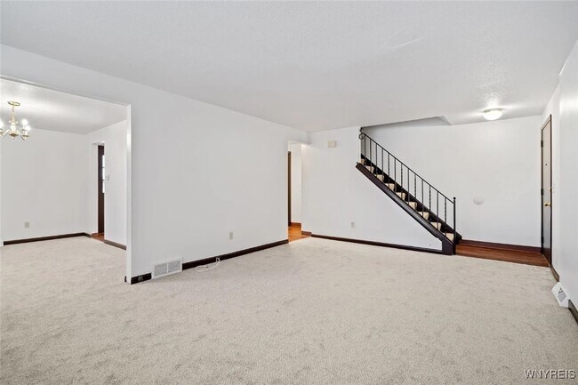Building Photo - 301 Kaymar Dr