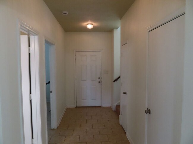Foto del edificio - 4115 McFarland Dr