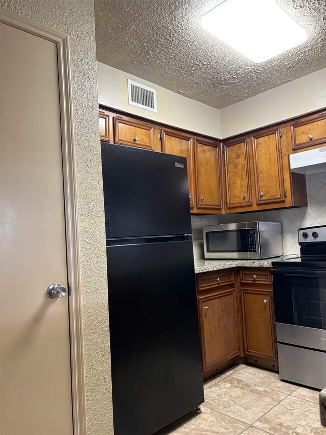 Foto del edificio - 9711 Pine Pass Dr