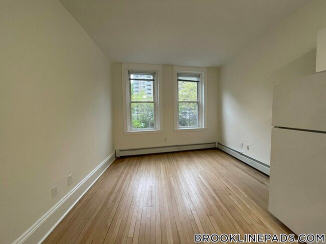 Building Photo - 1539 Beacon St