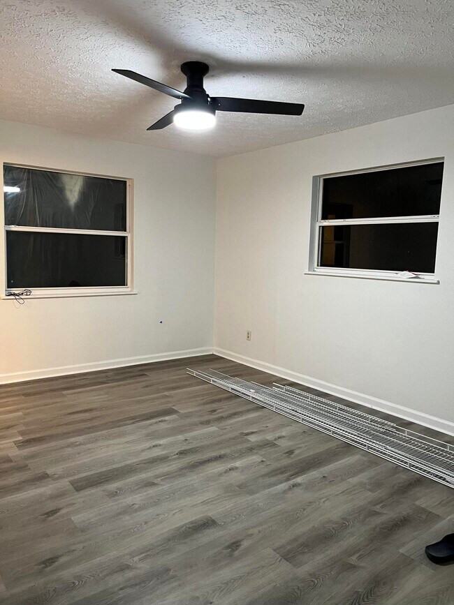 Foto del edificio - 1332 SW 28th St