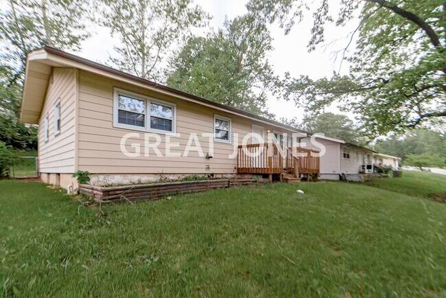 Building Photo - 1048 Renshaw Dr