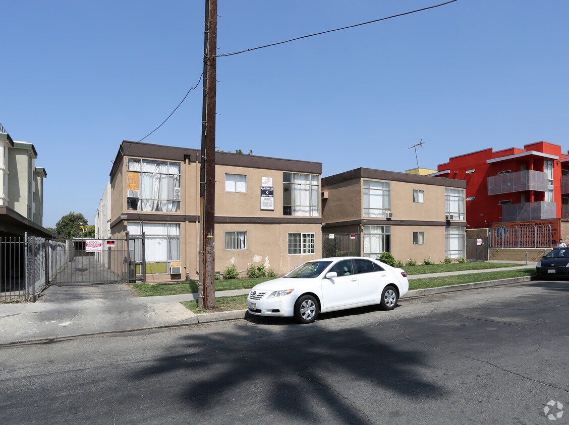 Building Photo - 6633 Darby Ave