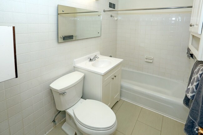 1BR,1BA,665SF - Smith Apartments @ 511 W Church