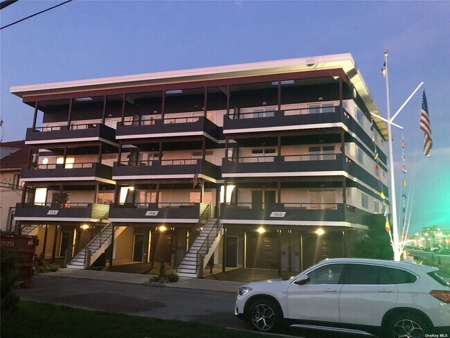 Building Photo - 106 Lindell Blvd