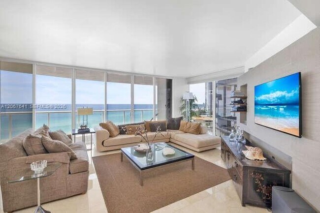 Foto del edificio - 18671 Collins Ave