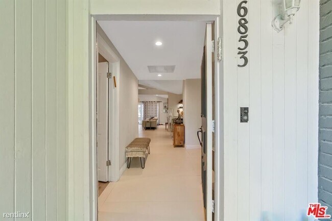 Building Photo - 4 br, 2 bath House - 6853 Farralone Ave