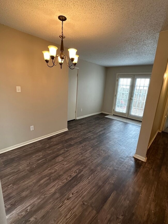 Building Photo - 6692 Whispering Oak Pl