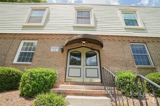Building Photo - 2622 Park Rd