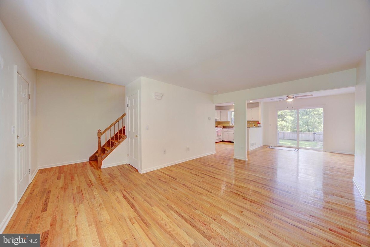 Primary Photo - 3 Eaton Ct