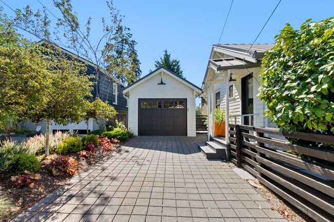 Foto del edificio - 2Bd/1Ba Seattle Duplex