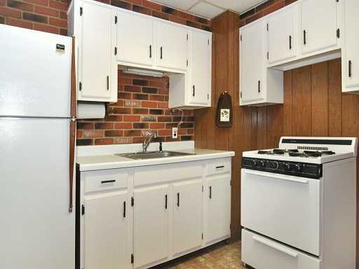 Building Photo - 214 3rd Ave