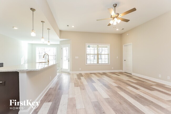 Building Photo - 1381 Dan Brown Dr
