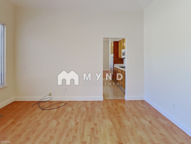 Foto del edificio - 7 br, 3 bath House - 668 Renaissance Ave
