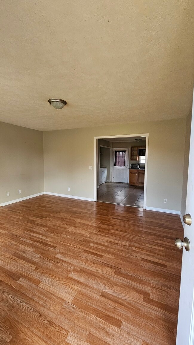 Building Photo - 111 Dixie Ct