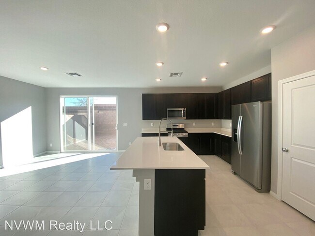 Building Photo - 4 br, 2.5 bath House - 4565 Swimming Minno...