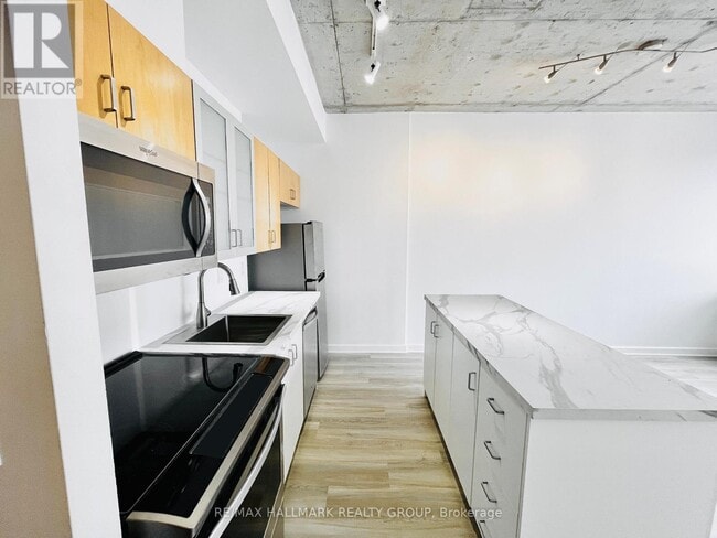 Building Photo - 180-180 York St