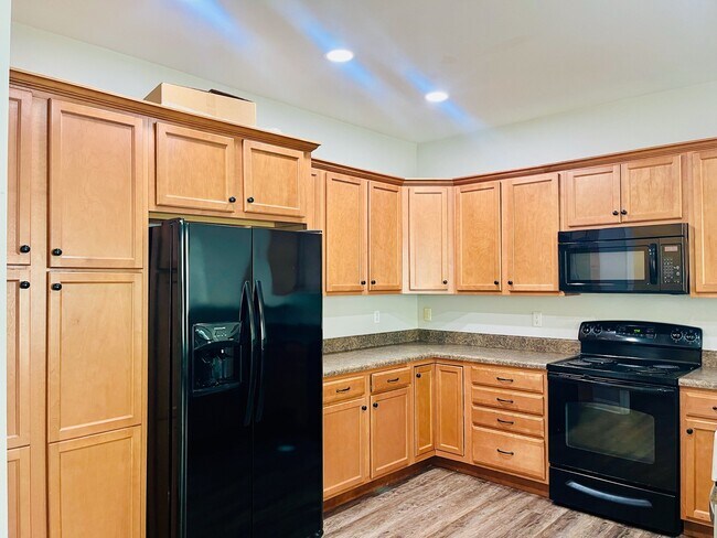 Building Photo - 1105 Circandian Ct