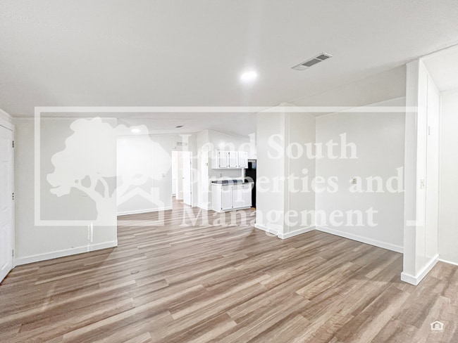 Building Photo - 8916 Beverly Hills Rd