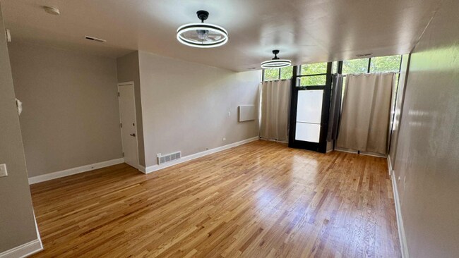 Foto del edificio - 1254 N Bosworth Ave