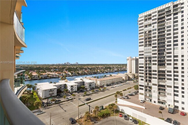 Foto del edificio - 2501 S Ocean Dr