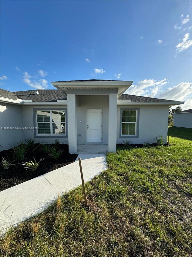 Foto principal - 2811 Karen Ave N
