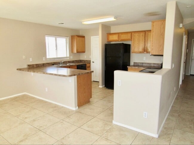 Building Photo - 4 Bedroom/ 3 Bath Home In Goodyear, Huge B...