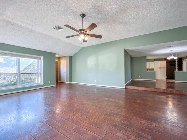 Foto del edificio - 2222 Sentinal Oaks St