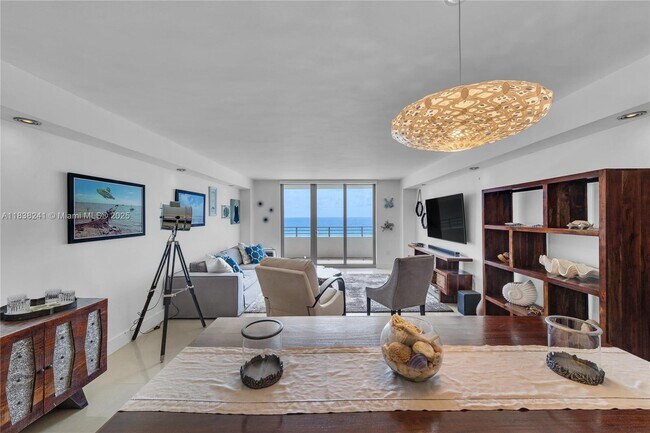 Foto del edificio - 5555 Collins Ave