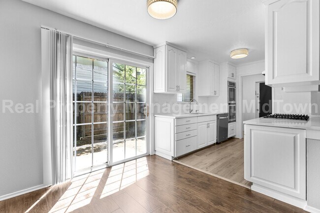 Foto del edificio - 2827 Blackwood Dr