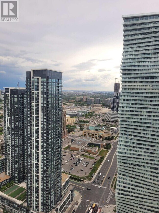 Photo du bâtiment - 448 Burnhamthorpe Rd W
