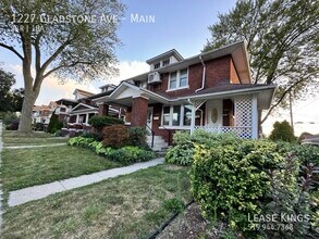 Building Photo - 1227 Gladstone Ave