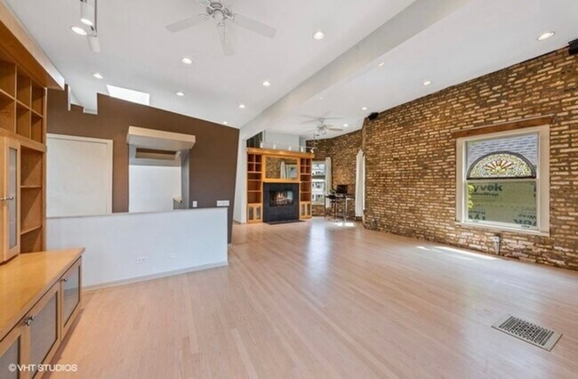 Foto del edificio - 1228 W Glenlake Ave