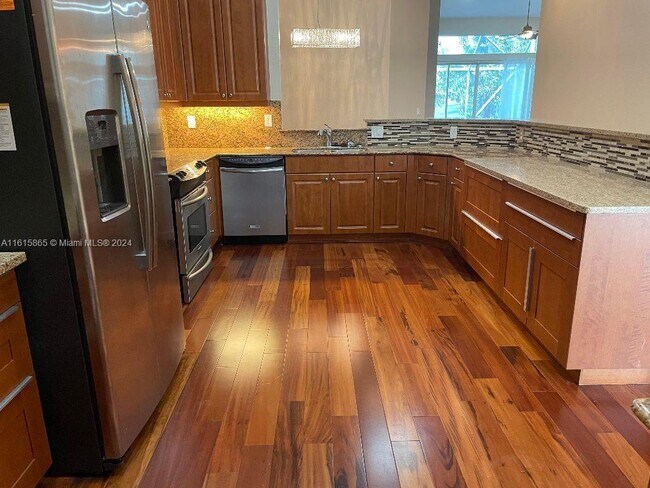 Foto del edificio - 8133 Madison Lakes Cir S