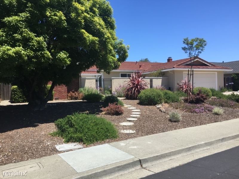 Foto principal - 4 br, 2 bath House - 2704 Hallmark Dr.