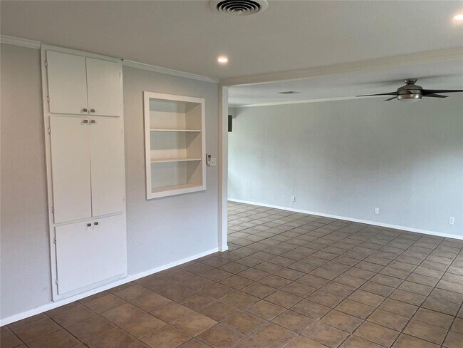 Foto del edificio - 4619 Jinx Ave