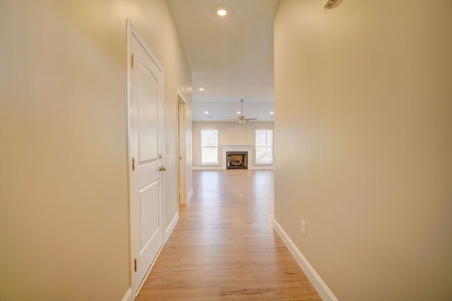 Building Photo - Open Floor Plan Home in Lyman/District 1 S...