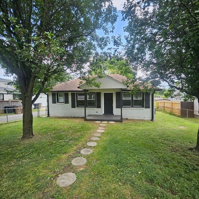 Foto del edificio - Charming 2BR House in Nashville