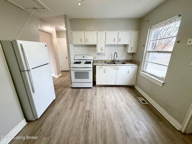 Building Photo - 6509 Evangeline Ave