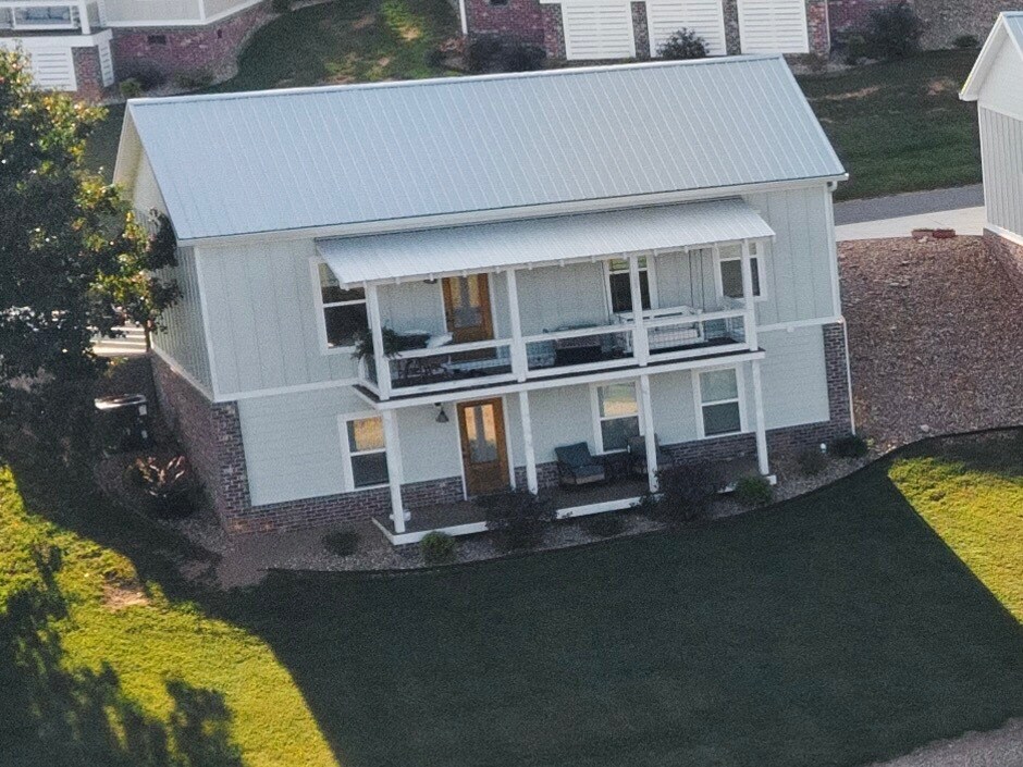 Foto principal - 1925 Lakeshore Dr